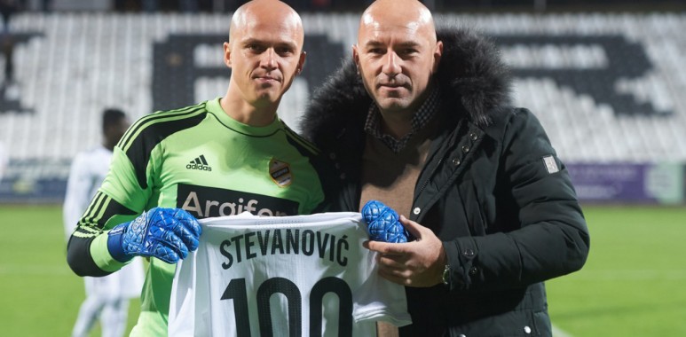 Nemanja Stevanović za jubilej dobio na poklon dres sa brojem 100-NemanjaStevanović-